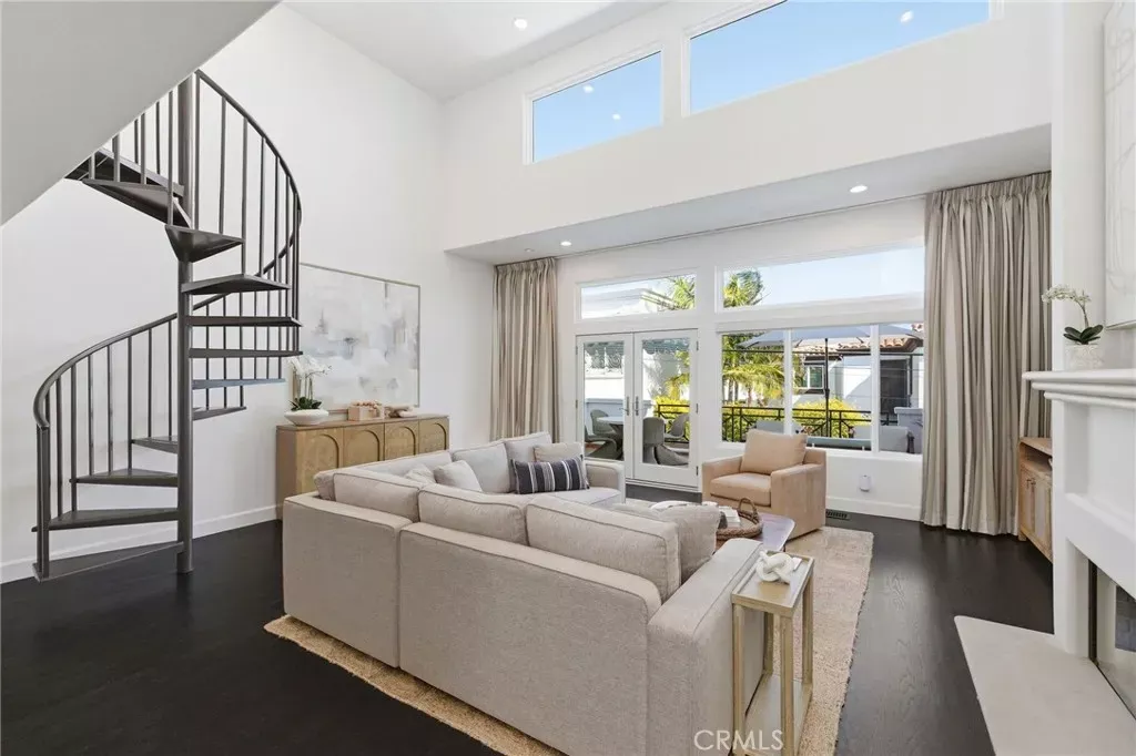 Property Photo:  720 Manhattan Beach Boulevard  CA 90266 