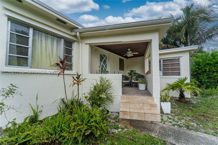 Property Photo: 6250 NW 41st St FL 33166