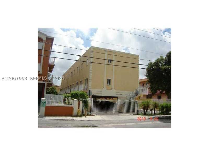 Property Photo: 928 SW 3 207 FL 33130