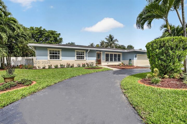 Property Photo:  801 Ixora Ln  FL 33317 