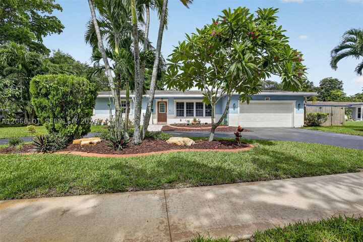 Property Photo: 801 Ixora Ln FL 33317