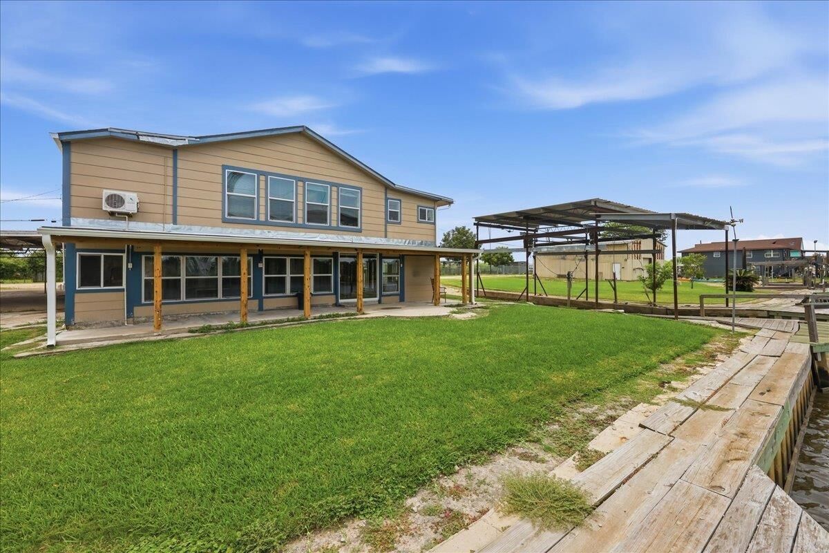 Property Photo: 6743 Rainbow Ln TX 77642