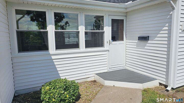 Property Photo: 73 Knollwood Road CT 06110