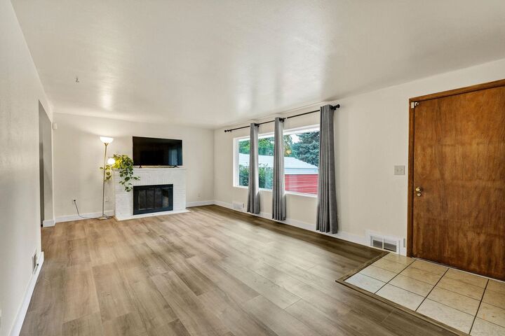 Property Photo:  915 N Bowdish Rd  WA 99206 