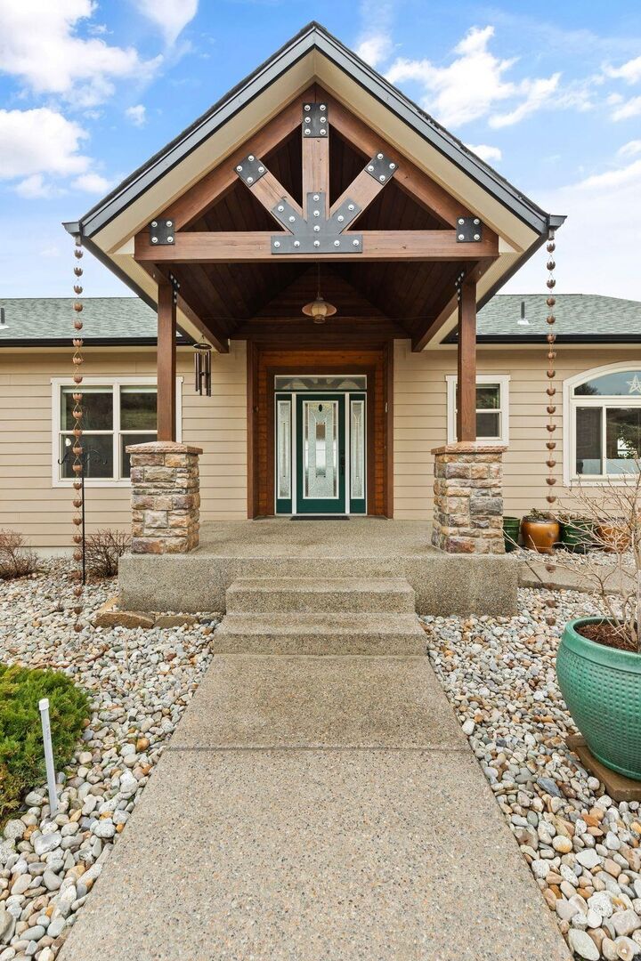 Property Photo: 7009 N Lynden Ln WA 99027
