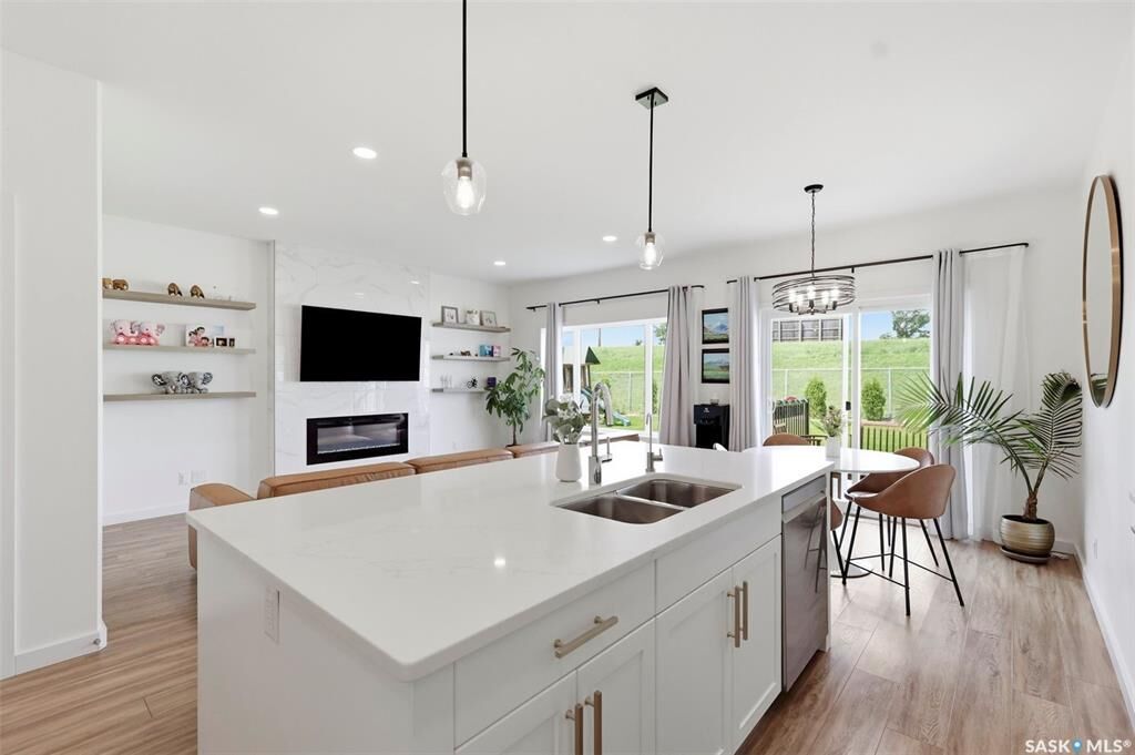 Property Photo: 421 Germain Manor SK S7V 0V1