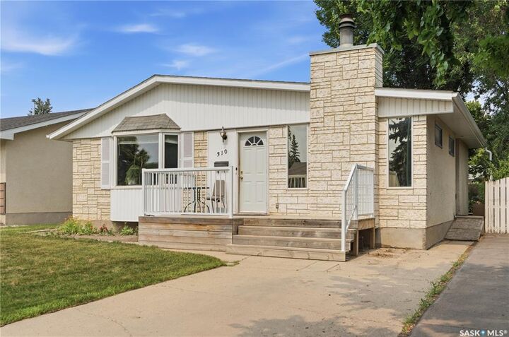 Property Photo: 310 Douglas Crescent SK S7L 4T4