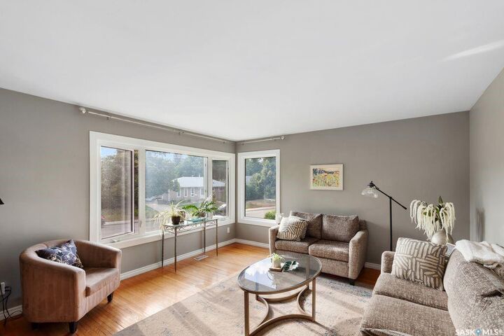 Property Photo:  2709 Ferguson Avenue  SK S7J 1P1 