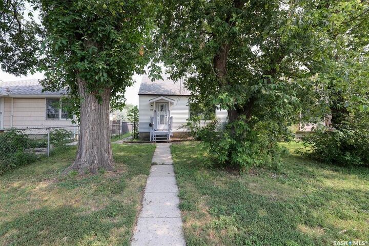 Property Photo: 859 Pasqua Street SK S4T 4K7