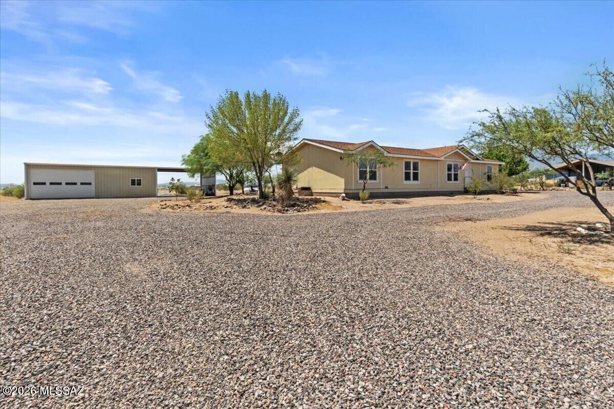 Property Photo: 3855 E Busby Drive AZ 85546