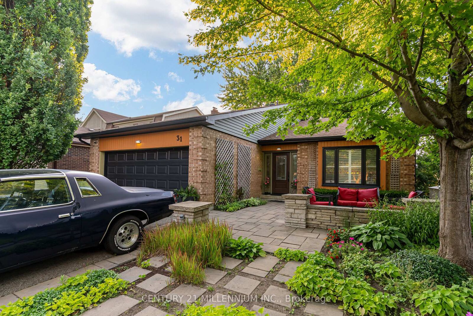 Property Photo: 31 Mansfield Street ON L6S 2X8