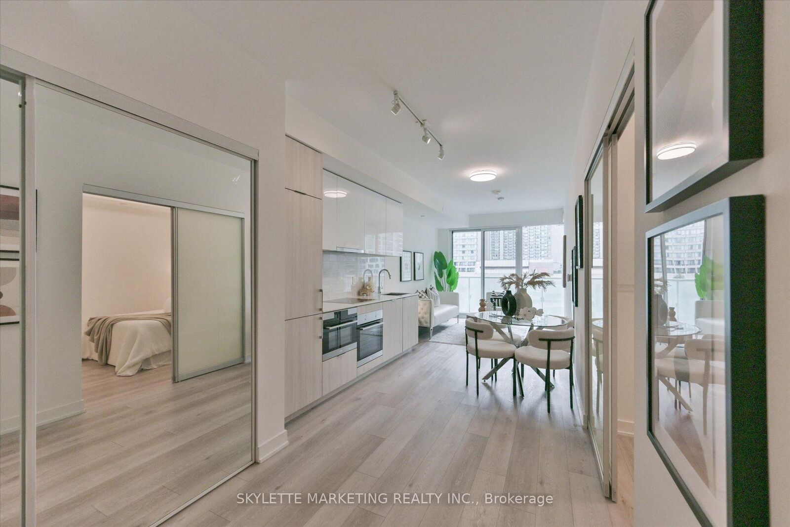 Property Photo: 15 Queens Quay E 617 ON M5E 0C5