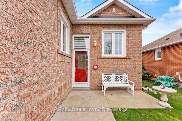 Property Photo: 11 Jackson Court W ON L3C 7G2
