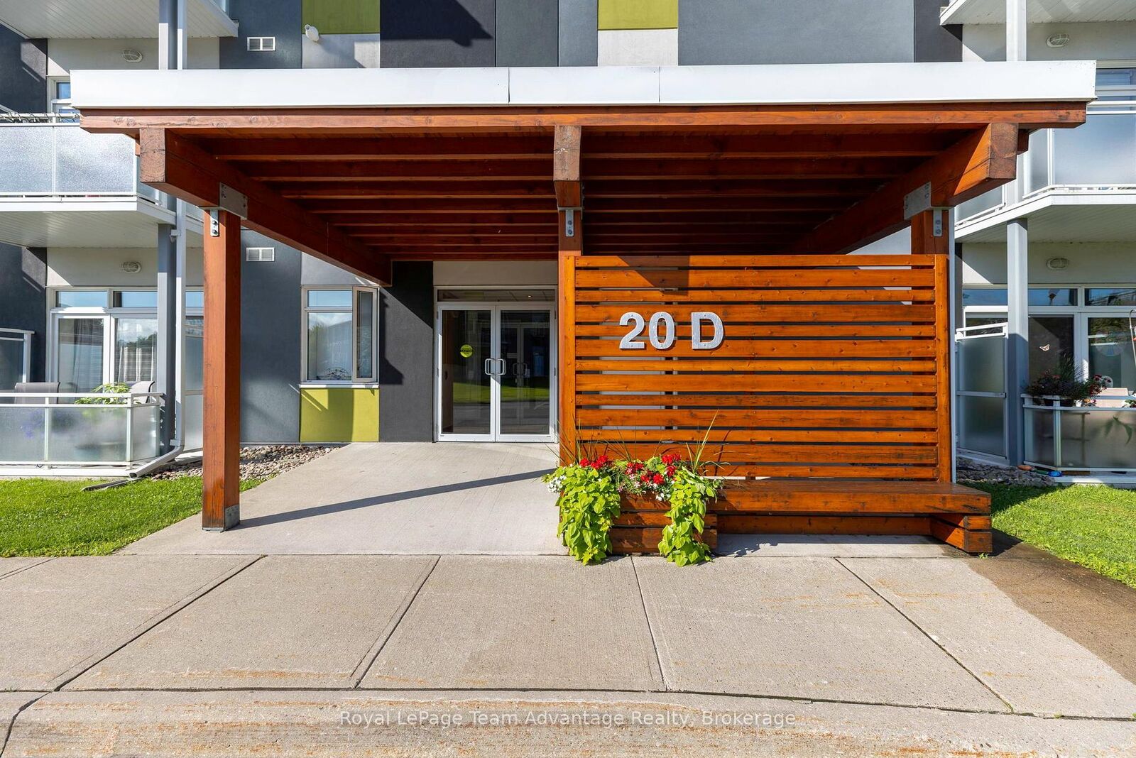 Property Photo:  102-20D Silver Birch Court  ON P2A 0A7 