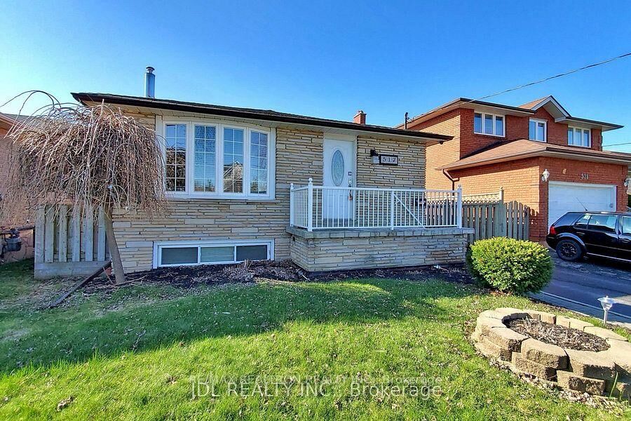 Property Photo: 517 Fairleigh Avenue ON L1J 2W7