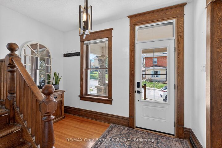 Property Photo:  131 2nd SW Avenue S  ON N0G 1L0 