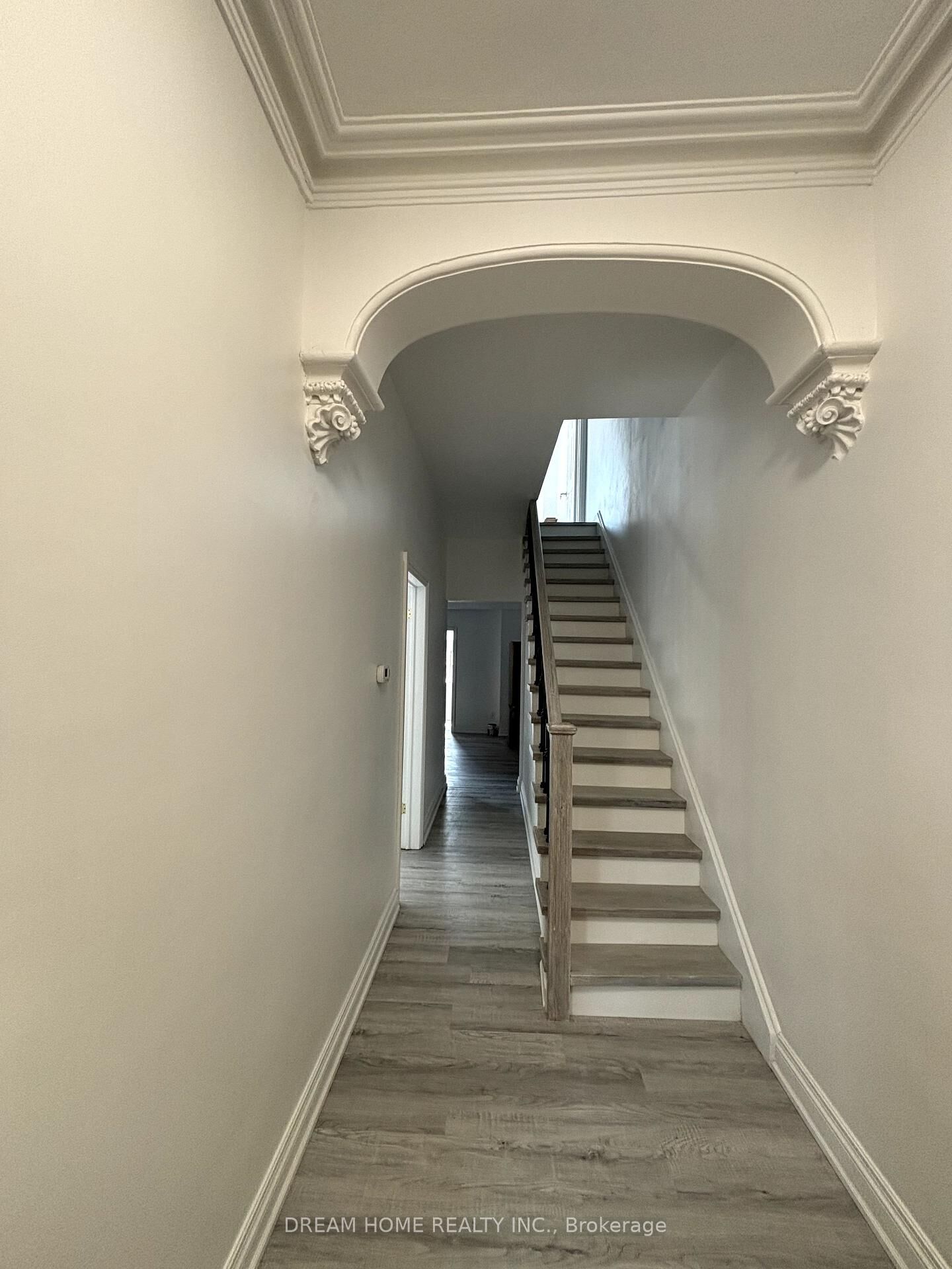 Property Photo:  262 Clinton Street 202  ON M6G 2Y6 