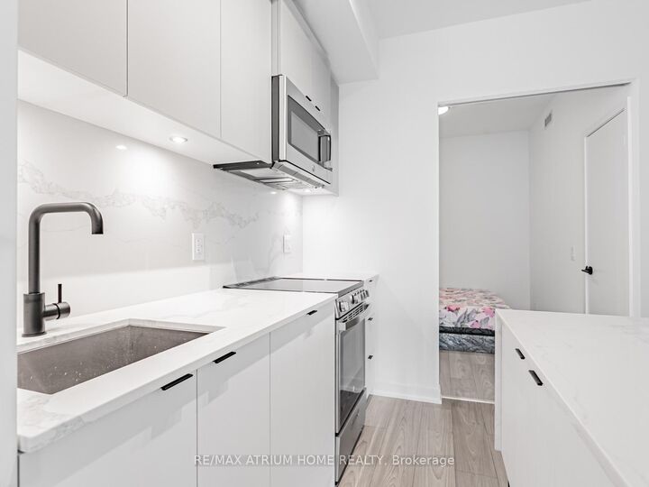 Property Photo:  285 Dufferin Street 827  ON M6K 0J2 
