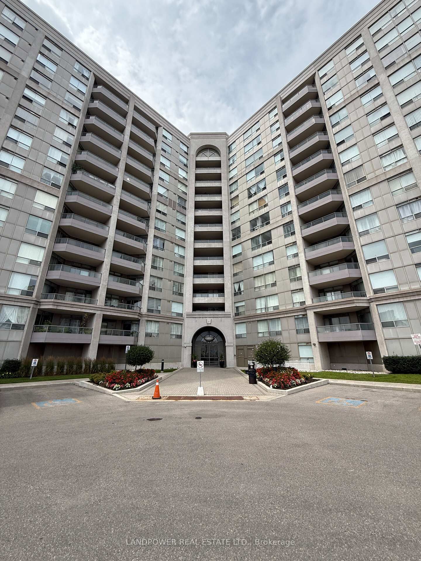 Property Photo: 9015 Leslie Street 1202 ON L4B 4J8