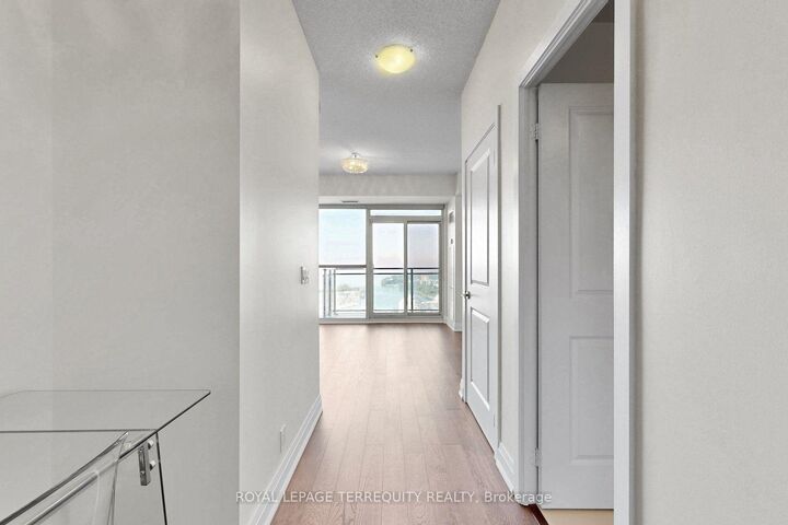 Property Photo: 33 Shore Breeze Drive 3111 ON M8V 0G1