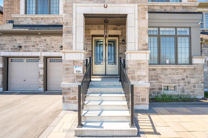 Property Photo: 642 Barons Street ON L4H 5C5