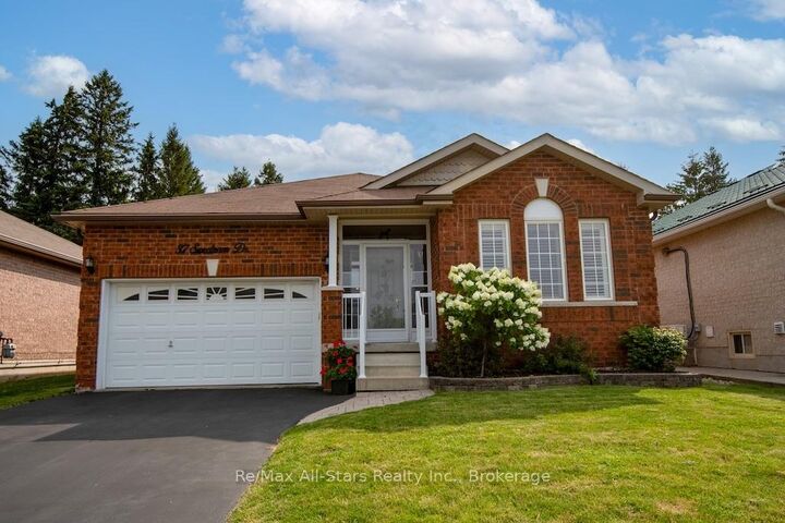 Property Photo:  37 Sweetnam Drive  ON K9V 0A7 