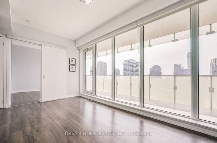 Property Photo:  197 Yonge Street 3109  ON M5B 1M4 