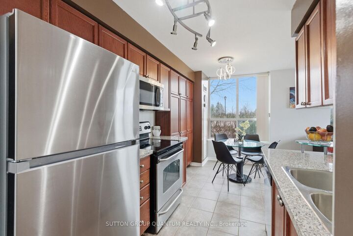 Property Photo: 4889 Kimbermount Avenue 104 ON L5M 7R9