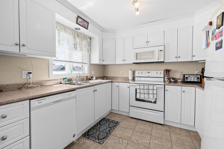 Property Photo: 46 Cambridge Street 6 ON K0A 2M0
