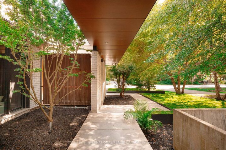 Property Photo:  12 York Valley Crescent  ON M2P 1A7 