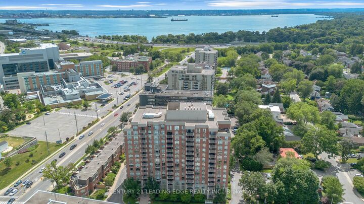 442 Maple Ave Avenue 403 — photo 1