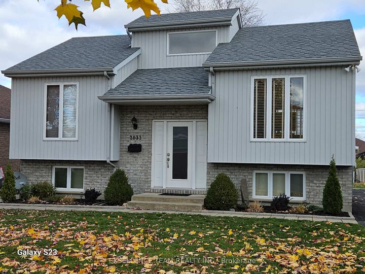 Property Photo:  2033 Concorde Street  ON K6H 6M3 