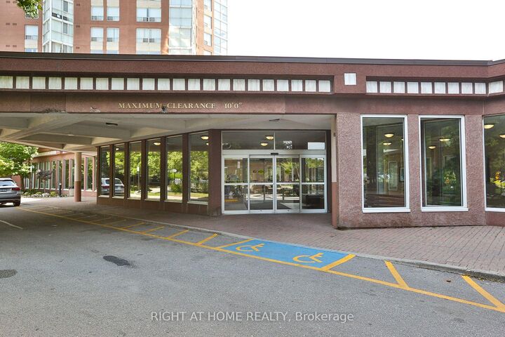 Property Photo: 7 Concorde Place 2212 ON M3C 3N4