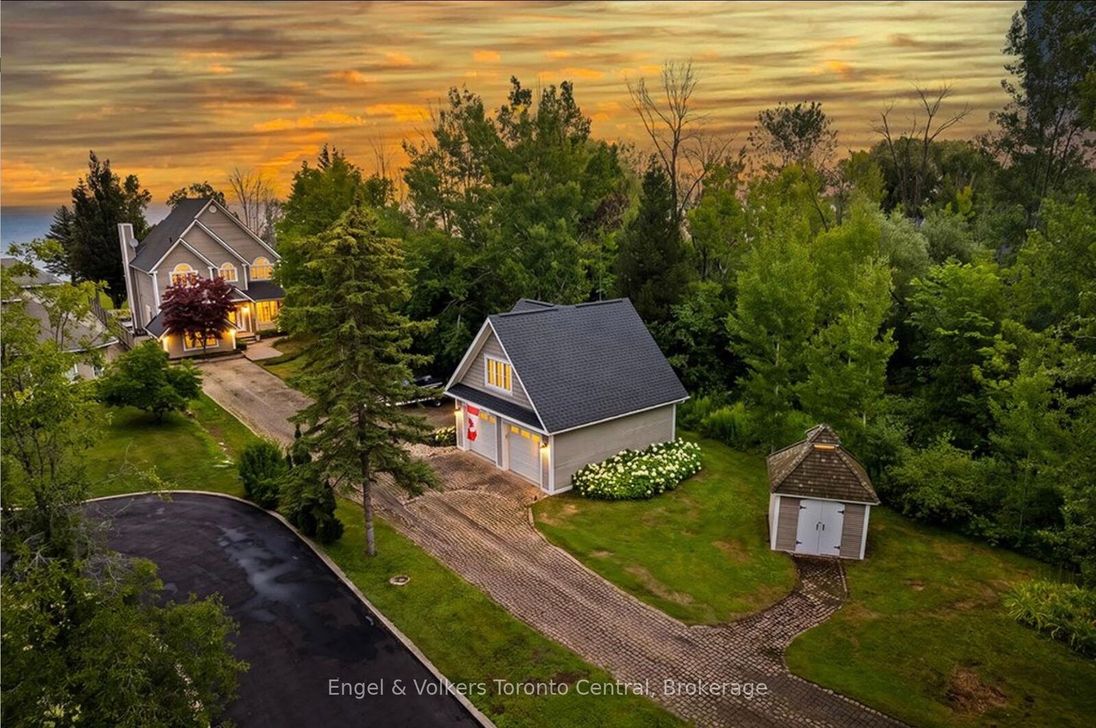 Property Photo: 63 Georgian Manor Drive ON L9Y 5P4