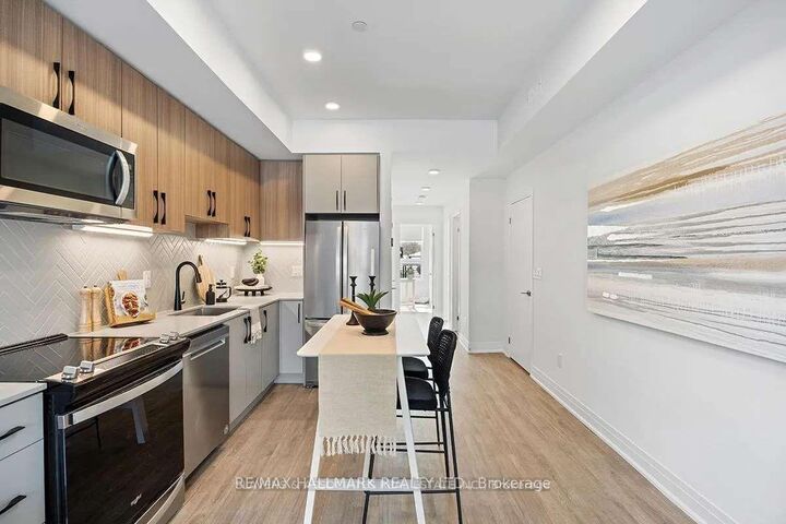 Property Photo: 15 Brenthall Avenue 15 ON M2R 0B3