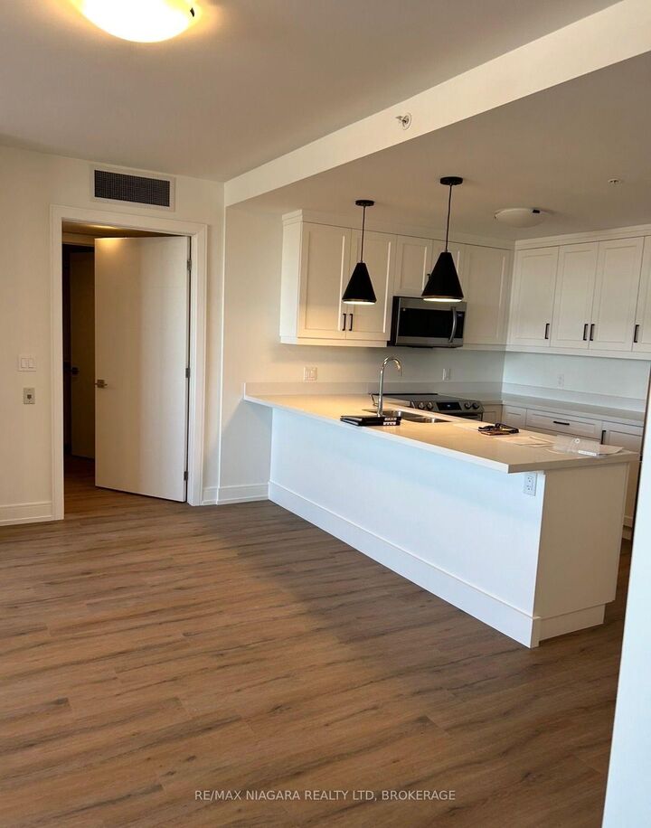 Property Photo: 300 Fourth Avenue 404 ON L2R 6P9