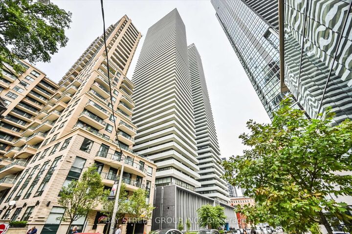 Property Photo:  50 Charles Street E Lph4706  ON M4Y 0C3 