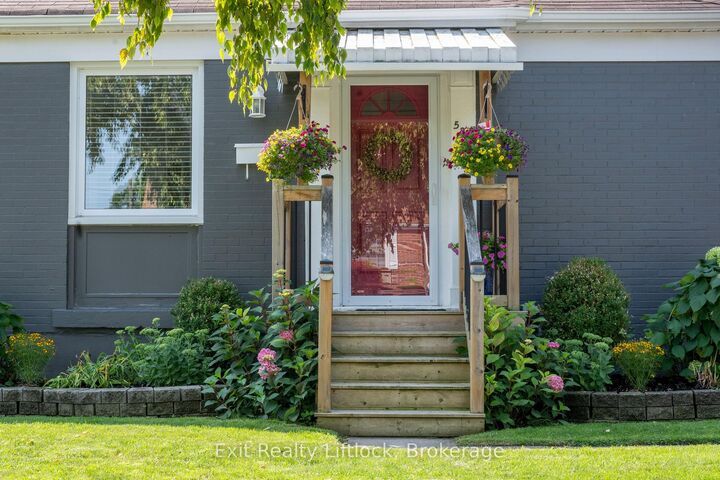 Property Photo: 521 McKellar Street ON K9J 1R1