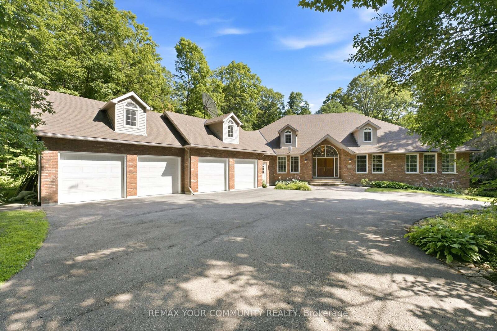 Property Photo: 38 Hill Country Drive ON L4A 3T2