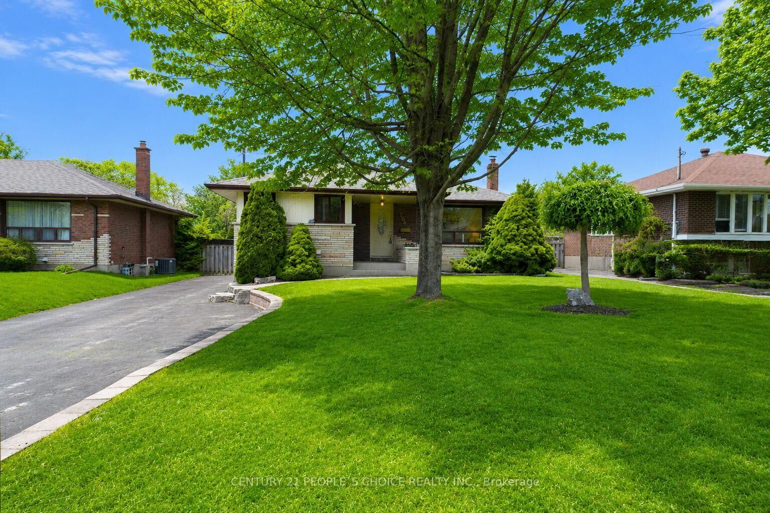 Property Photo: 586 Central Park Boulevard N ON L1G 6A4