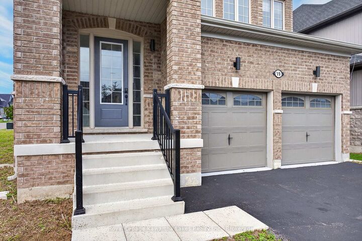 Property Photo:  19 Hennessey Crescent  ON K9V 0P2 