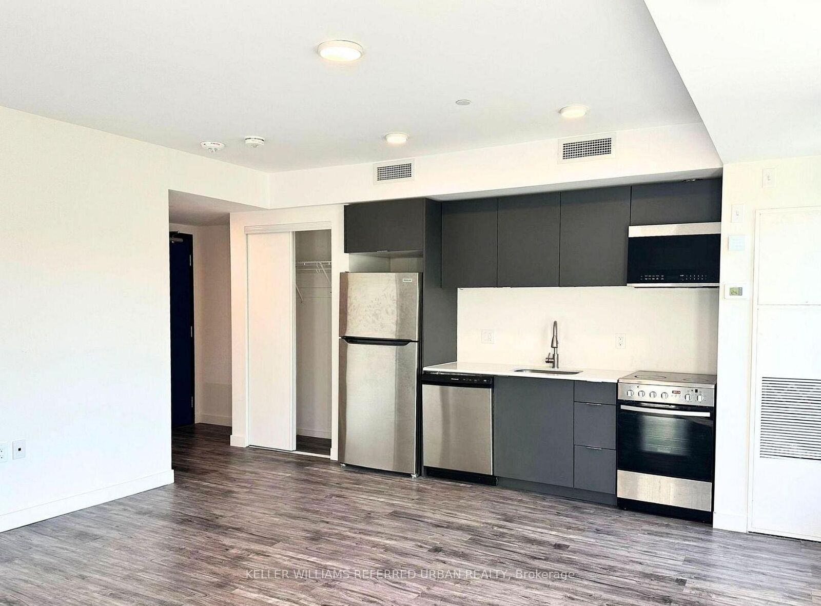 Property Photo: 325 University Avenue W #112 ON K9A 2H9