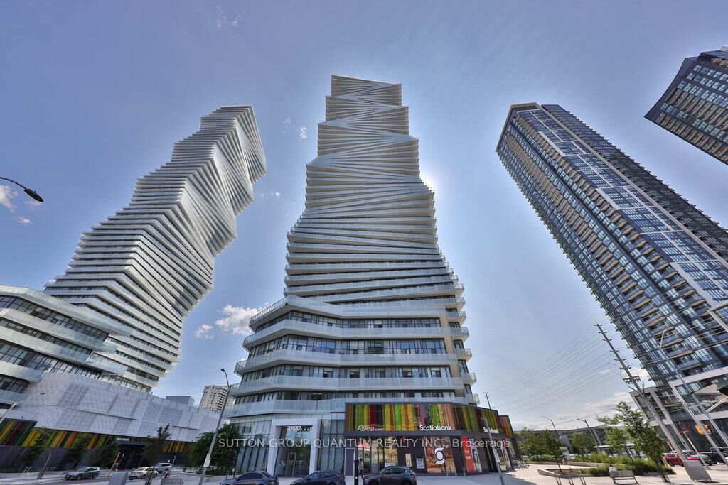 Property Photo: 3900 Confederation Parkway 4001 ON L5V 0M3