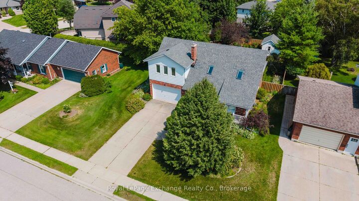 Property Photo: 953 Parkwood Drive ON N0H 2C2