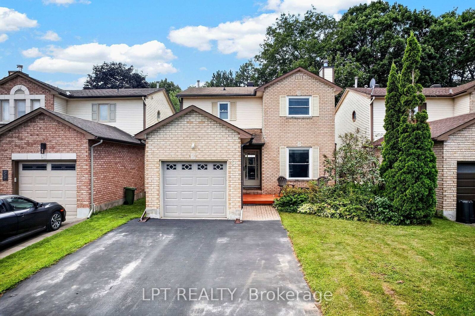 Photo de la propriété:  56 Victor Street  ON K2S 1H8 