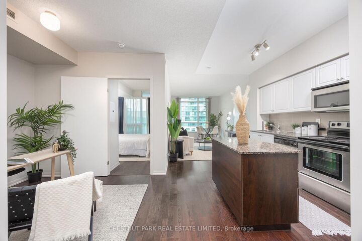 215 Fort York Boulevard 808 — photo 1