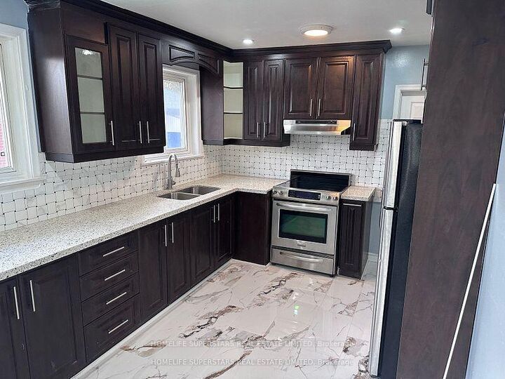 Property Photo:  10 Aloma (Upper Level) Crescent  ON L6T 2N9 