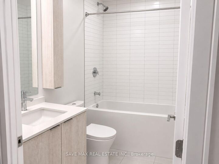 Property Photo: 86 Dundas Street E 1410 ON L5A 1W4