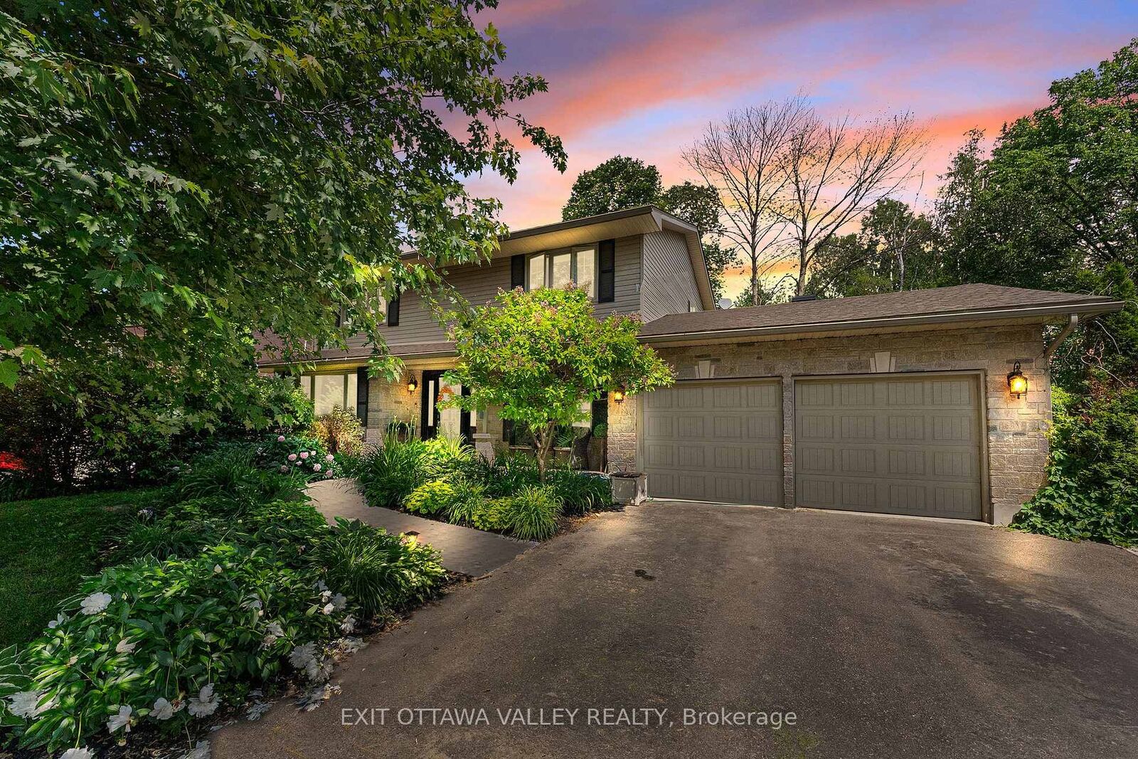 Property Photo:  605 Elizabeth Street  ON K8A 1X3 