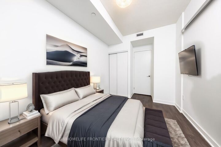 Property Photo: 115 Blue Jays Way 705 ON M5V 0N4